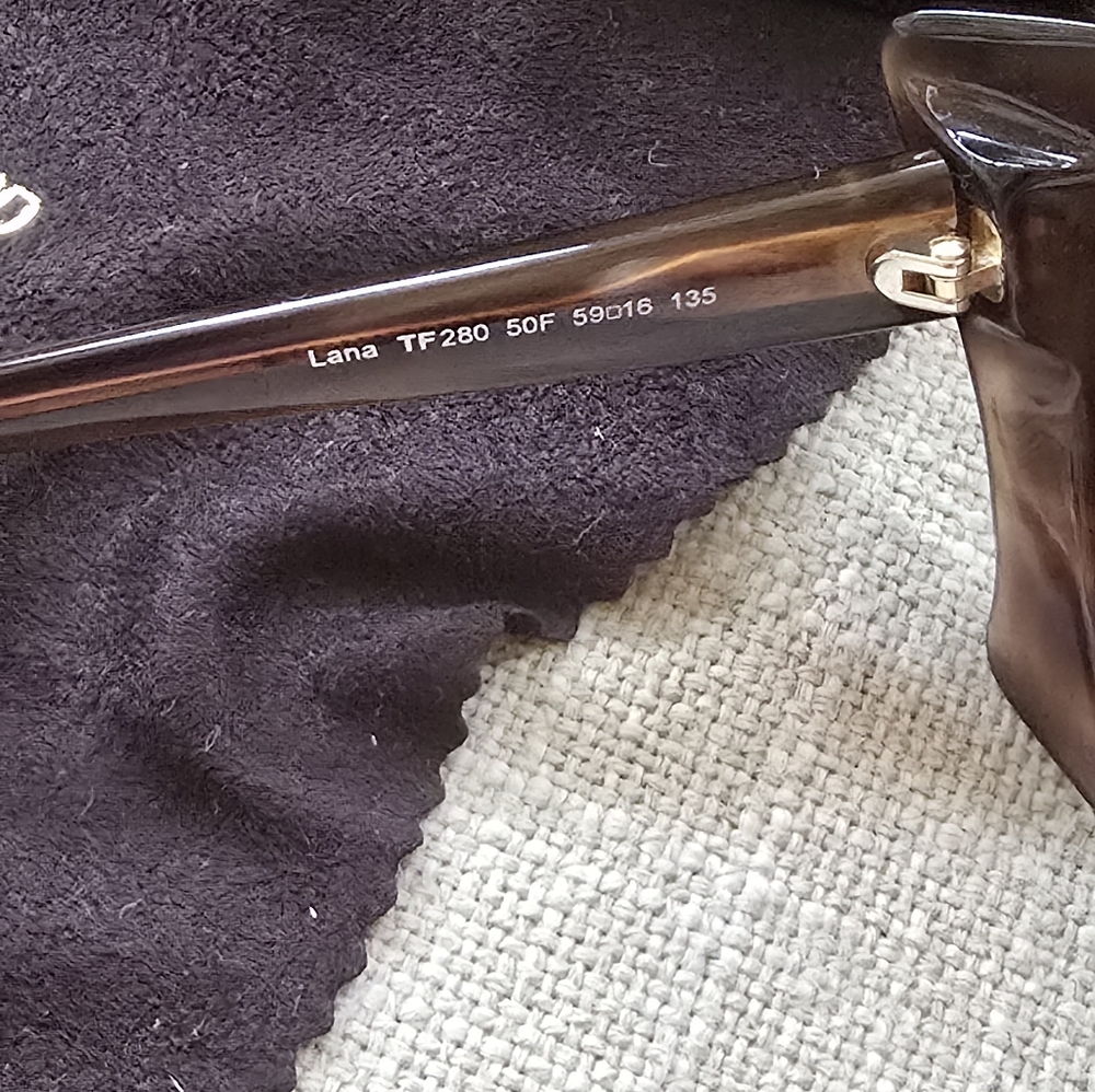 🌟 (SOLD) TOM FORD "LANA" Cat-eye Sunglasses w/ Case - Authentic, Like New - Picture 11 of 12